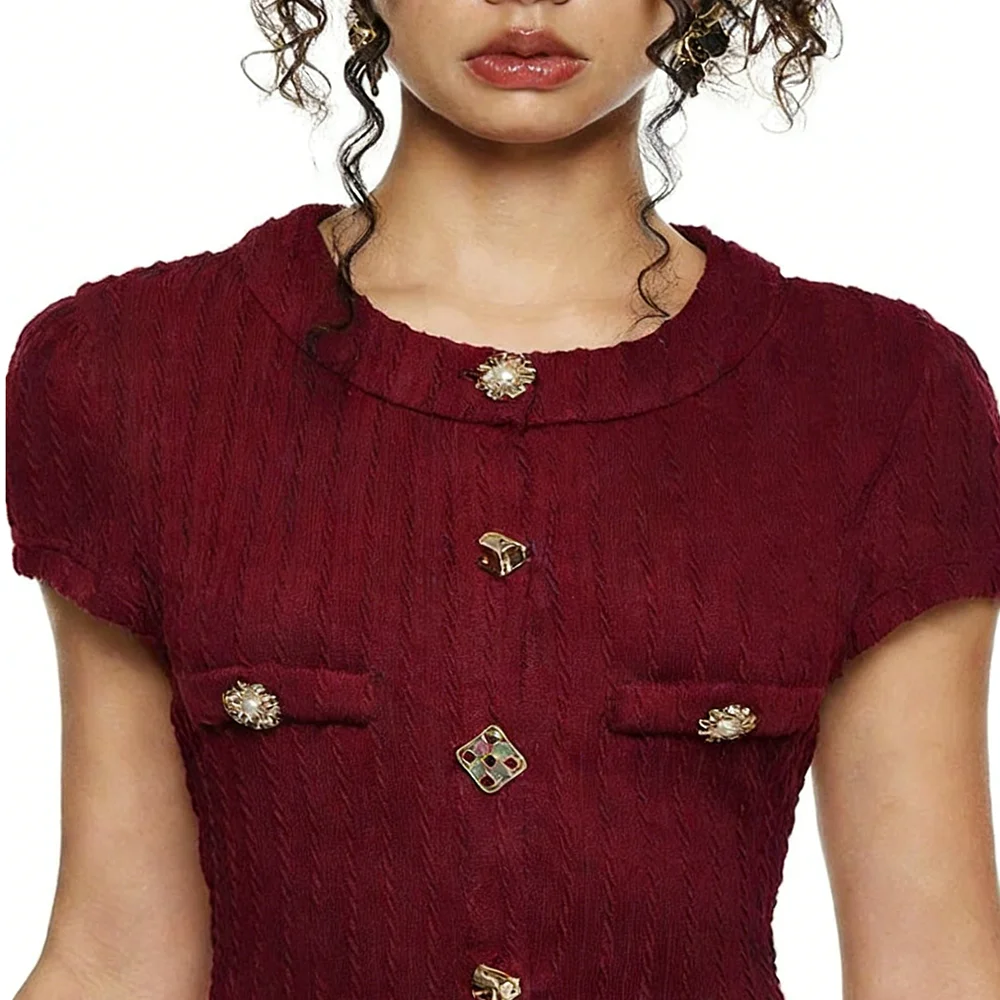 2026 New European & American Retro Elegant Burgundy Knit Cardigan - Short-Sleeve Slim Top, Versatile for Daily Outings
