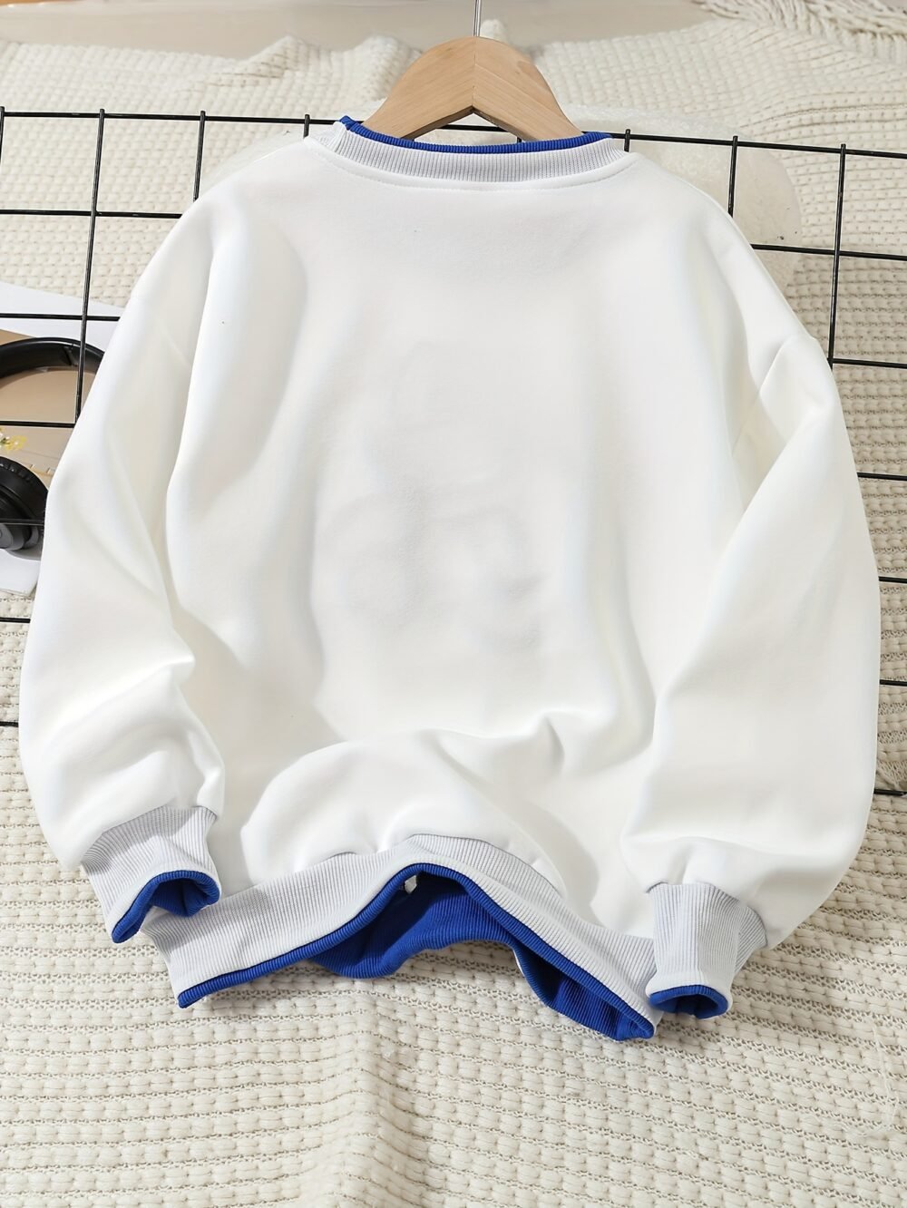 Men's Embroidered 2-in-1 Style Round Neck Sweatshirt