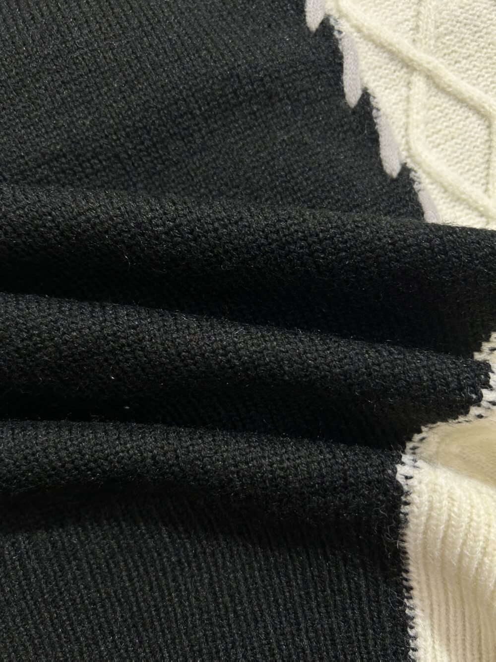 Men's Color-Block Cable Knit Round Neck Sweater