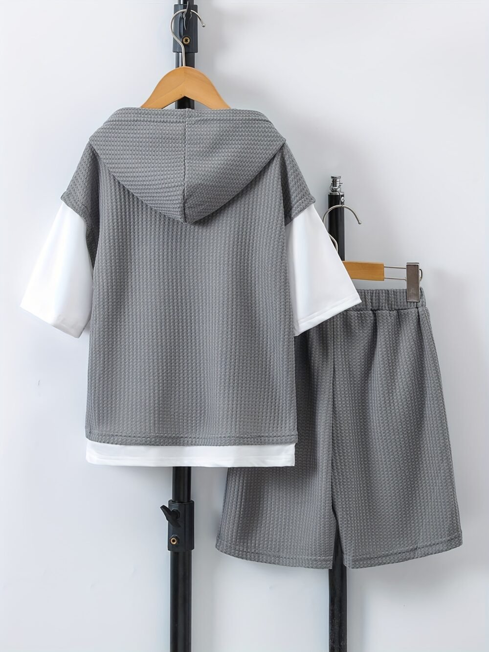 5f0b9eca4f95ab2567e5d8ed932046d5.jpg Boys' 2-in-1 Letter Print Short Sleeve Outfit Set