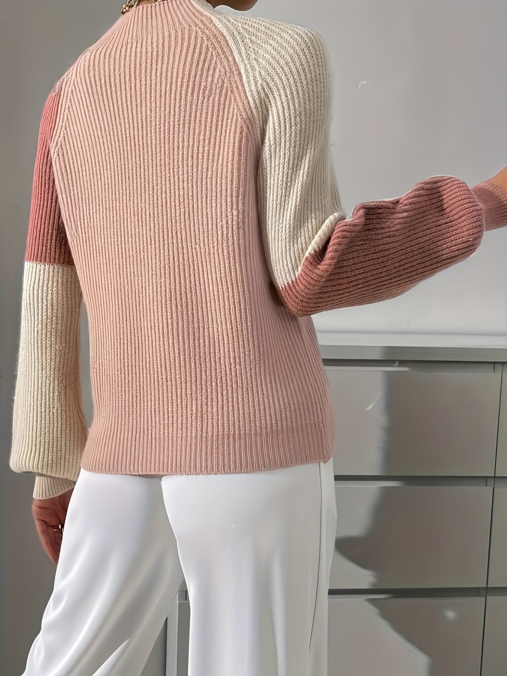 Women's Elegant Solid Color Long Sleeve Round Neck Top